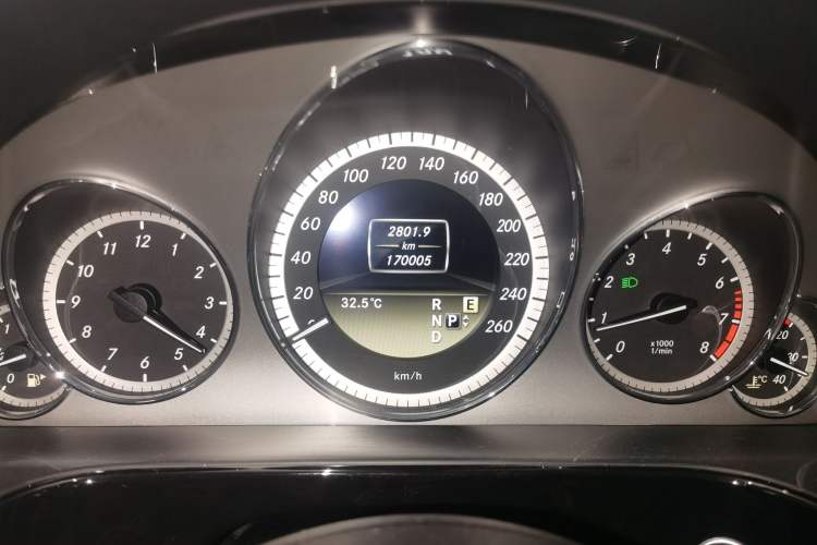 Used Mercedes-Benz E-Class 2012 E 260 L CGI Fashion Model Odometer Close Up