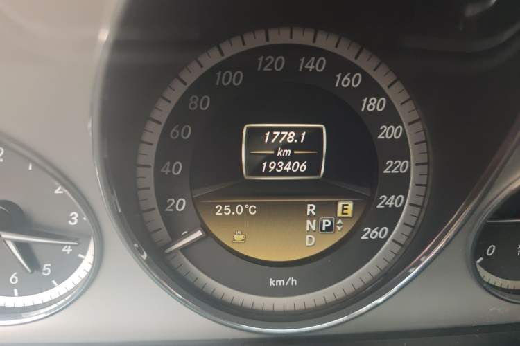 Used Mercedes-Benz E-Class 2012 E 260 L CGI Fashion Model Odometer Close Up