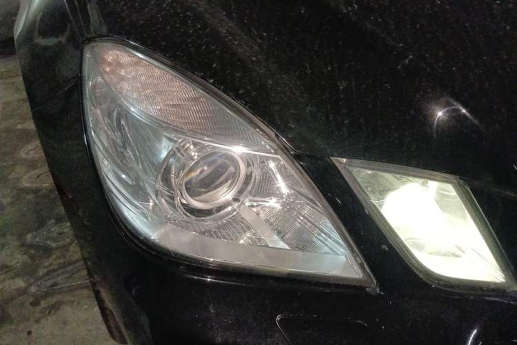 Used Mercedes-Benz E-Class 2012 E 300 L Fashion Model Right Front Headlight