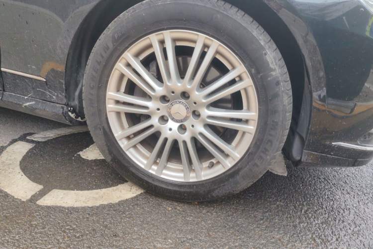 Used Mercedes-Benz E-Class 2012 E 300 L Elegant Model Right Front Wheel Hub