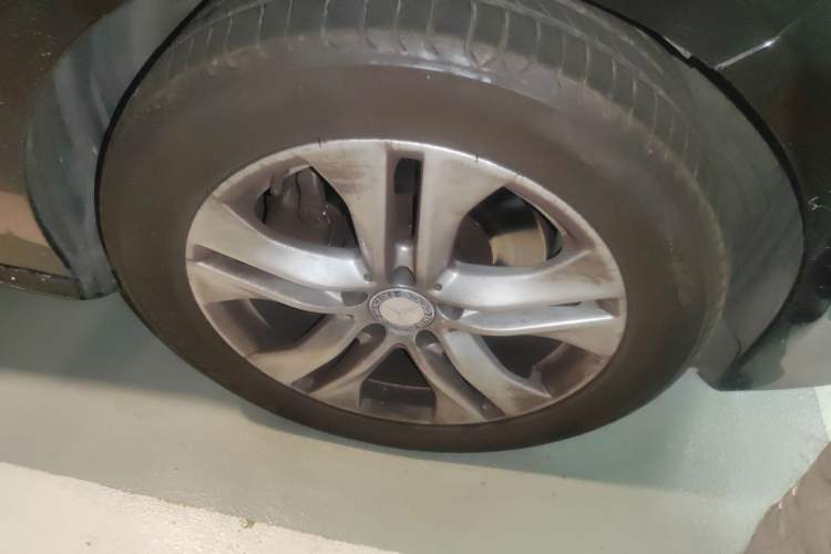 Used Mercedes-Benz E-Class 2012 E 300 L Fashion Model Right Front Wheel Hub
