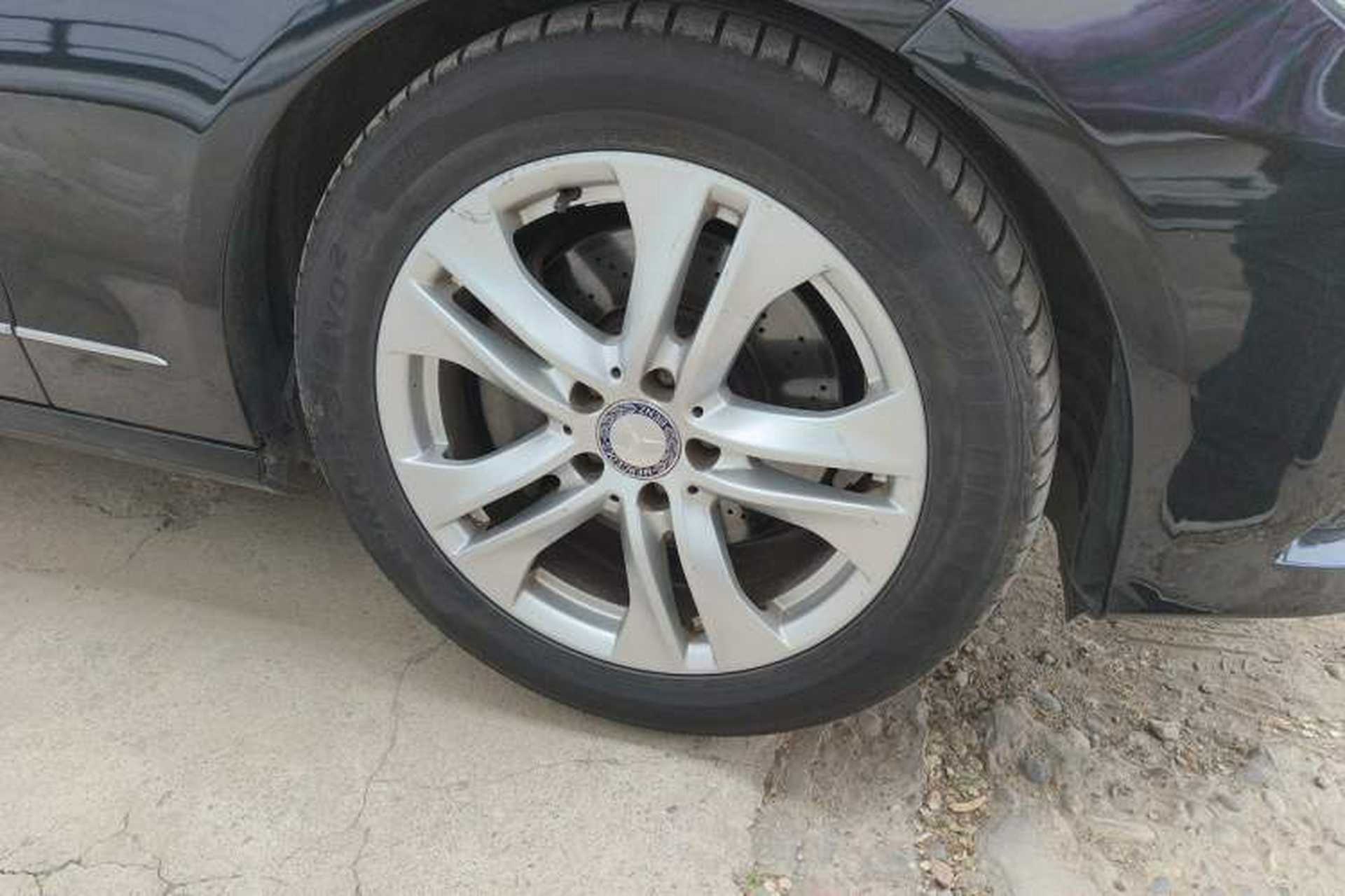 Used Mercedes-Benz E-Class 2012 E 300 L Fashion Model Right Front Wheel Hub