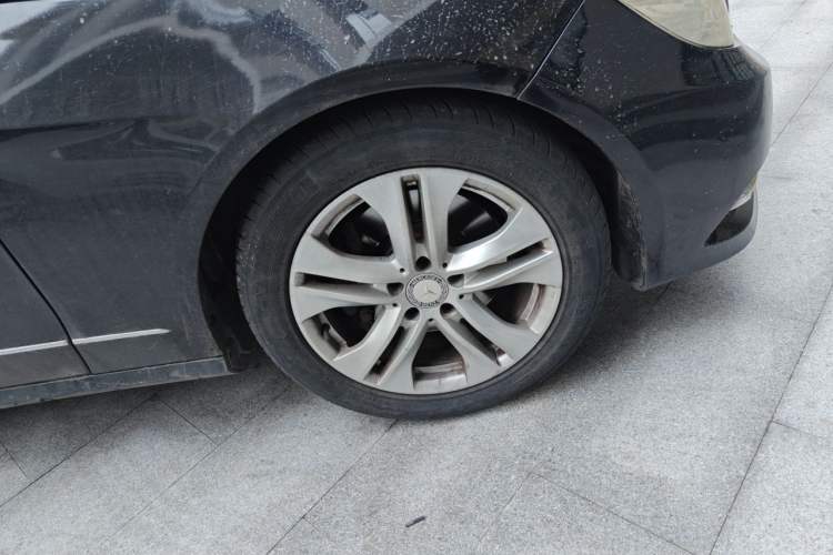 Used Mercedes-Benz E-Class 2012 E 300 L Fashion Model Right Front Wheel Hub