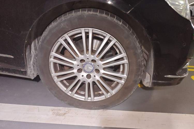 Used Mercedes-Benz E-Class 2012 E 300 L Elegant Model Right Front Wheel Hub