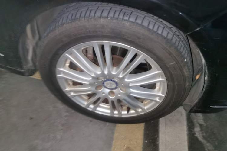 Used Mercedes-Benz E-Class 2012 E 200 L CGI Elegant Model Right Front Wheel Hub