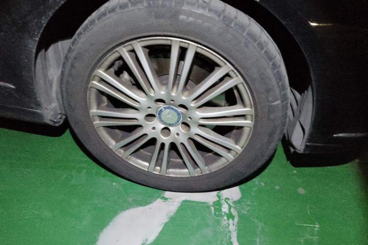 Used Mercedes-Benz E-Class 2012 E 200 L CGI Elegant Model Right Front Wheel Hub
