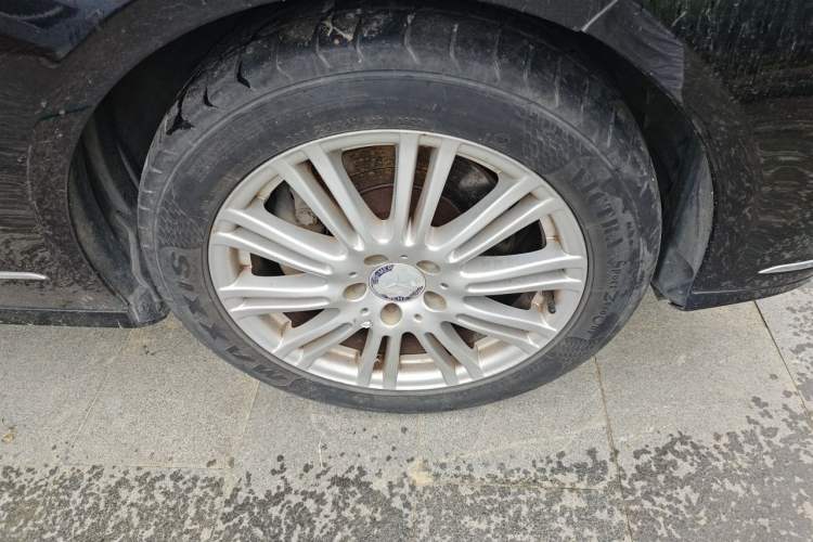 Used Mercedes-Benz E-Class 2012 E 200 L CGI Elegant Model Right Front Wheel Hub