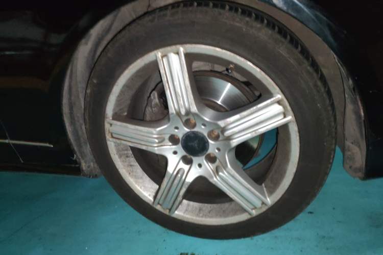 Used Mercedes-Benz E-Class 2012 E 300 L Stylish Luxury Model Right Front Wheel Hub