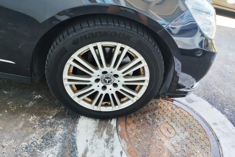 Used Mercedes-Benz E-Class 2012 E 300 L Elegant Model Right Front Wheel Hub