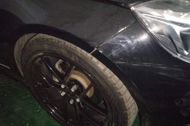 Used Mercedes-Benz E-Class 2012 E 300 L Elegant Model Right Front Wheel Hub