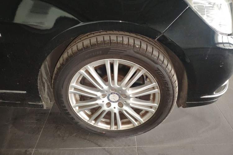 Used Mercedes-Benz E-Class 2012 E 200 L CGI Elegant Model Right Front Wheel Hub