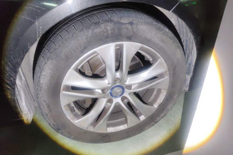 Used Mercedes-Benz E-Class 2012 E 300 L Fashion Model Right Front Wheel Hub