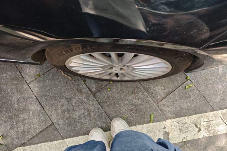 Used Mercedes-Benz E-Class 2012 E 200 L CGI Elegant Model Right Front Wheel Hub