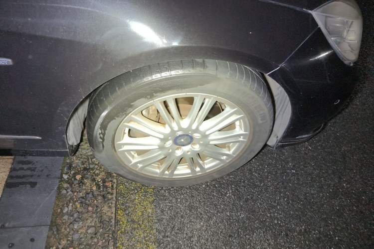 Used Mercedes-Benz E-Class 2012 E 200 L CGI Elegant Model Right Front Wheel Hub