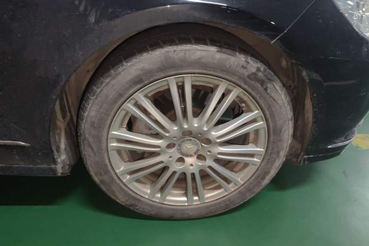Used Mercedes-Benz E-Class 2012 E 200 L CGI Elegant Model Right Front Wheel Hub