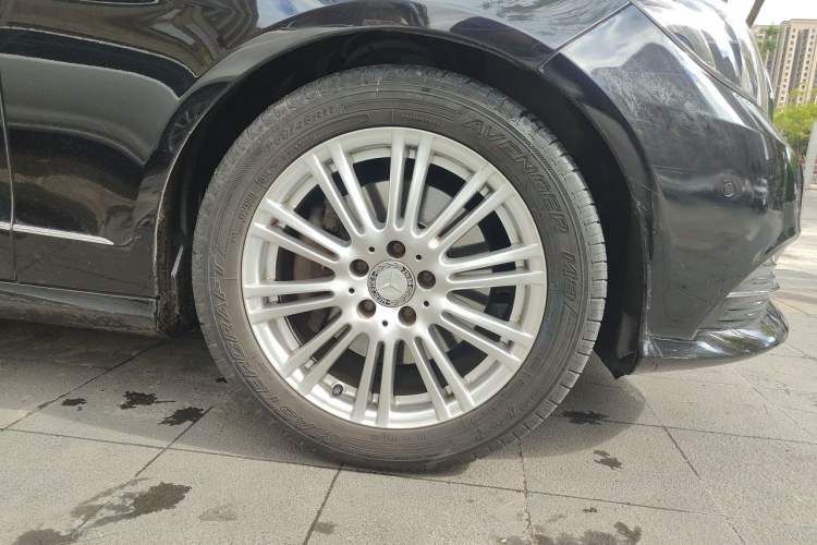 Used Mercedes-Benz E-Class 2012 E 300 L Elegant Model Right Front Wheel Hub