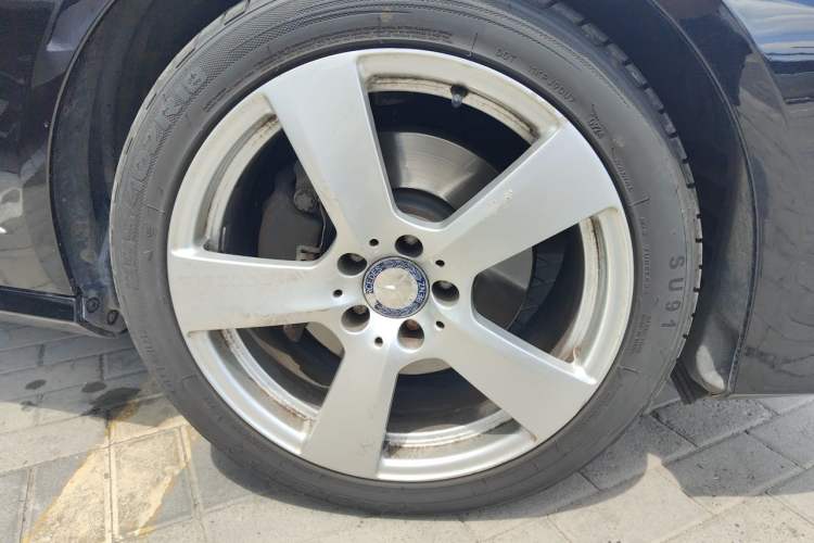 Used Mercedes-Benz E-Class 2012 E 260 L CGI Fashion Model Right Front Wheel Hub
