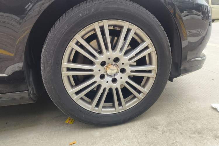Used Mercedes-Benz E-Class 2012 E 260 L CGI Fashion Model Right Front Wheel Hub