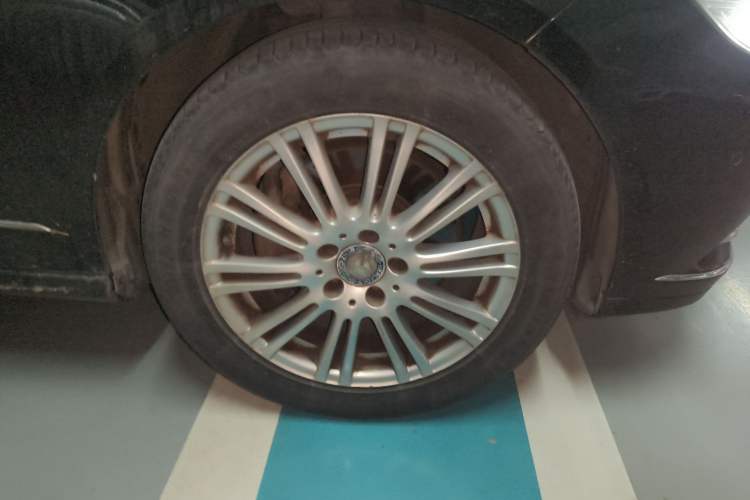 Used Mercedes-Benz E-Class 2012 E 300 L Elegant Model Right Front Wheel Hub
