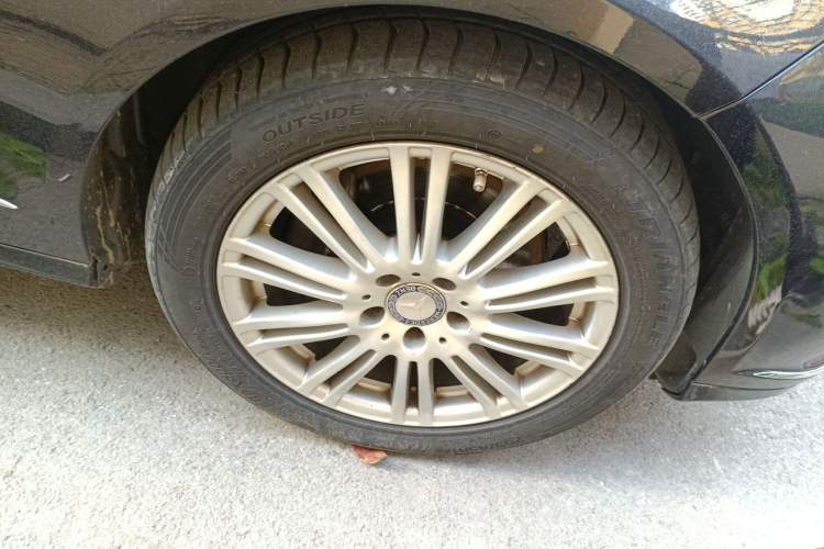 Used Mercedes-Benz E-Class 2012 E 200 L CGI Elegant Model Right Front Wheel Hub