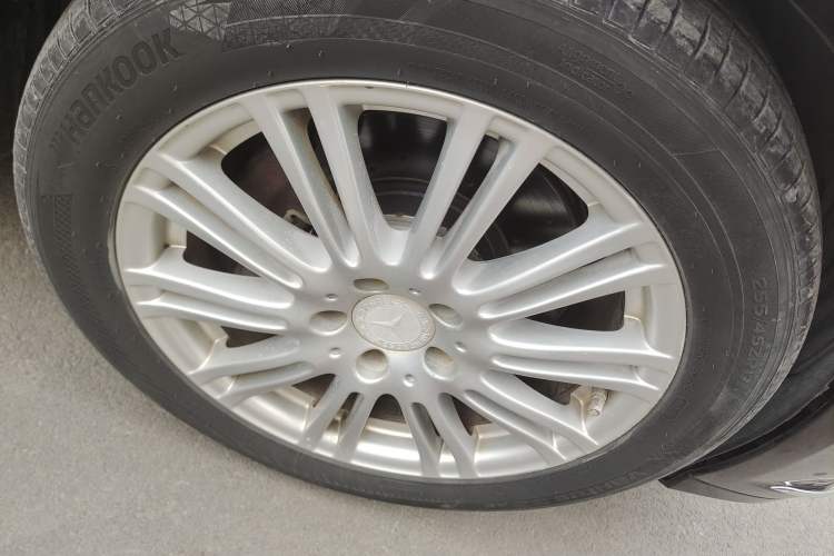 Used Mercedes-Benz E-Class 2012 E 300 L Elegant Model Right Front Wheel Hub