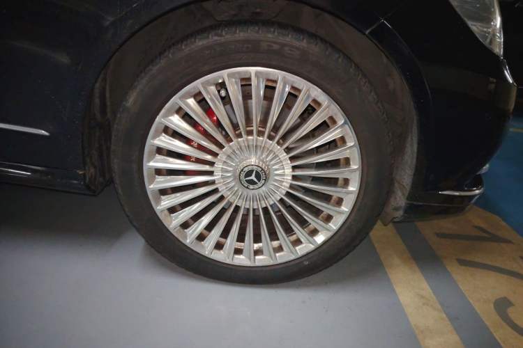Used Mercedes-Benz E-Class 2012 E 300 L Elegant Model Right Front Wheel Hub