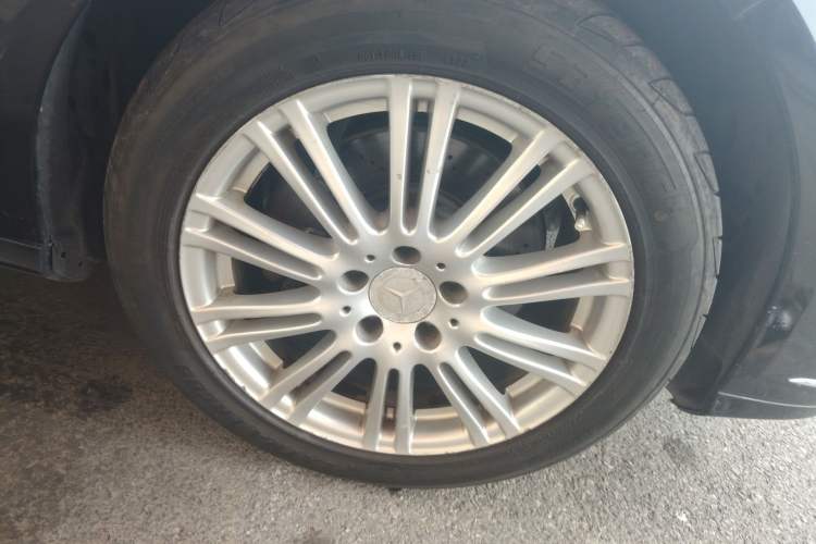 Used Mercedes-Benz E-Class 2012 E 200 L CGI Elegant Model Right Front Wheel Hub
