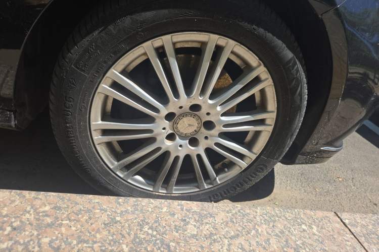 Used Mercedes-Benz E-Class 2012 E 260 L CGI Fashion Model Right Front Wheel Hub