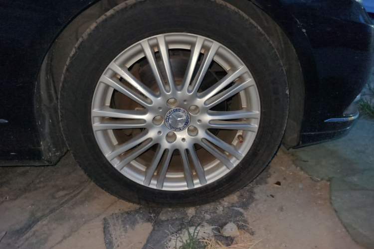 Used Mercedes-Benz E-Class 2012 E 300 L Elegant Model Right Front Wheel Hub