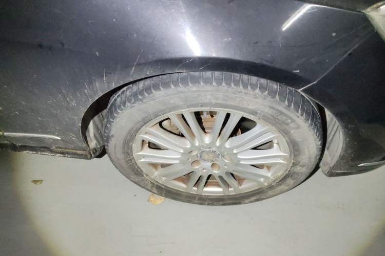 Used Mercedes-Benz E-Class 2012 E 300 L Elegant Model Right Front Wheel Hub