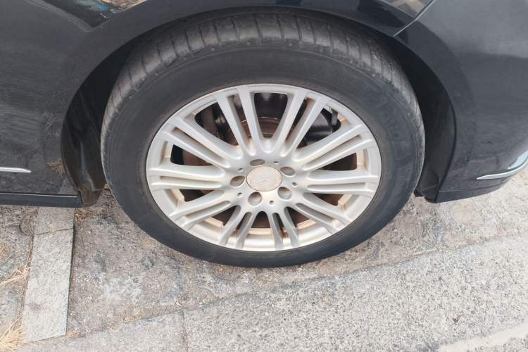 Used Mercedes-Benz E-Class 2012 E 200 L CGI Elegant Model Right Front Wheel Hub
