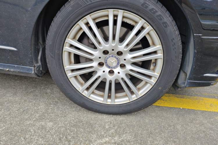 Used Mercedes-Benz E-Class 2012 E 300 L Elegant Model Right Front Wheel Hub