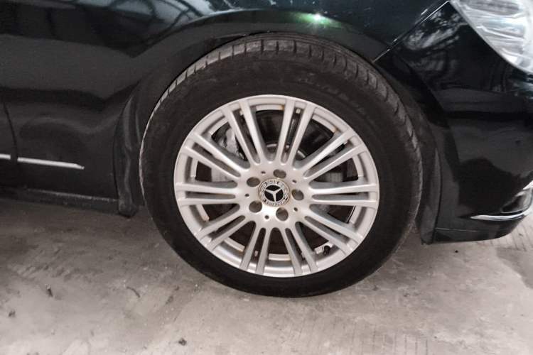 Used Mercedes-Benz E-Class 2012 E 300 L Elegant Model Right Front Wheel Hub