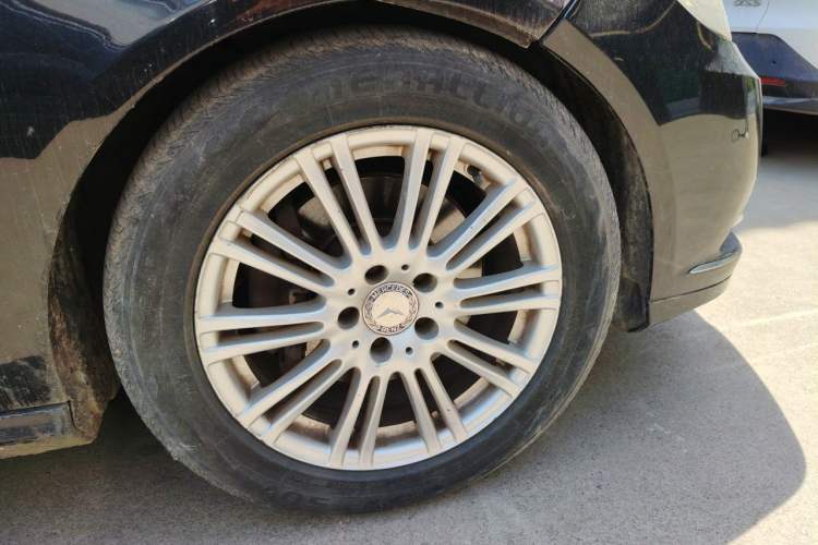 Used Mercedes-Benz E-Class 2012 E 200 L CGI Elegant Model Right Front Wheel Hub