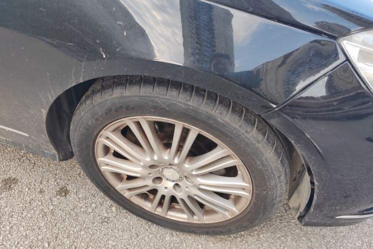 Used Mercedes-Benz E-Class 2012 E 300 L Elegant Model Right Front Wheel Hub