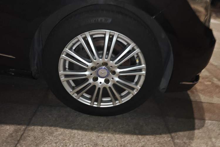Used Mercedes-Benz E-Class 2012 E 300 L Elegant Model Right Front Wheel Hub