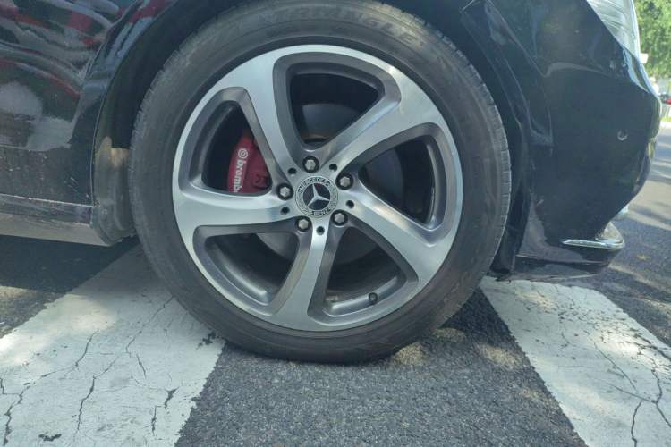 Used Mercedes-Benz E-Class 2012 E 300 L Elegant Model Right Front Wheel Hub