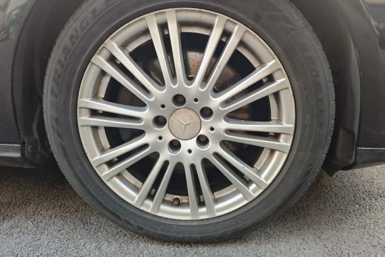 Used Mercedes-Benz E-Class 2012 E 300 L Elegant Model Right Front Wheel Hub