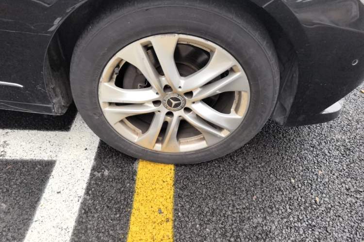 Used Mercedes-Benz E-Class 2012 E 300 L Fashion Model Right Front Wheel Hub
