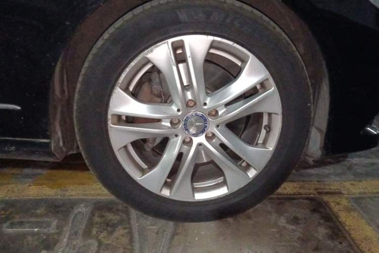 Used Mercedes-Benz E-Class 2012 E 300 L Fashion Model Right Front Wheel Hub