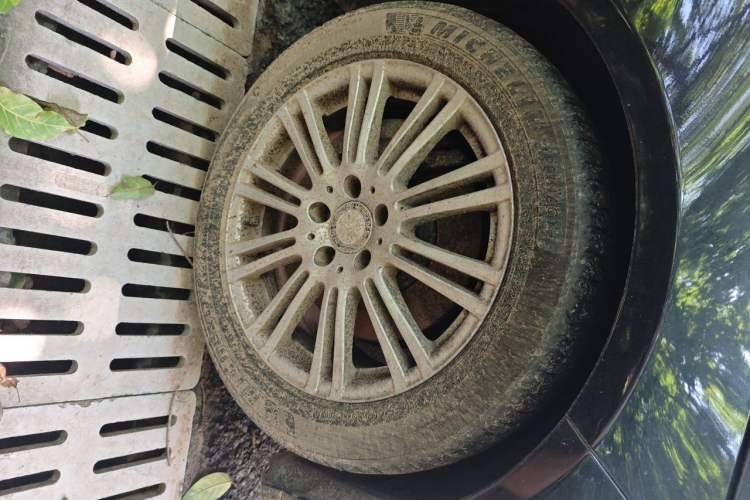 Used Mercedes-Benz E-Class 2012 E 200 L CGI Elegant Model Right Front Wheel Hub