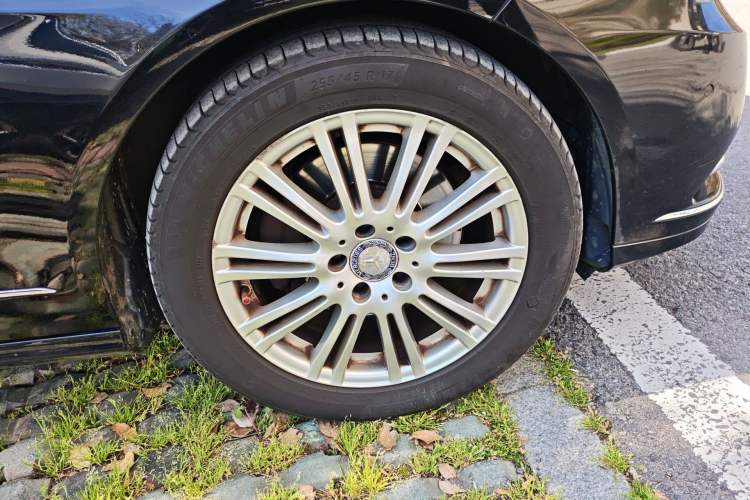 Used Mercedes-Benz E-Class 2012 E 200 L CGI Elegant Model Right Front Wheel Hub