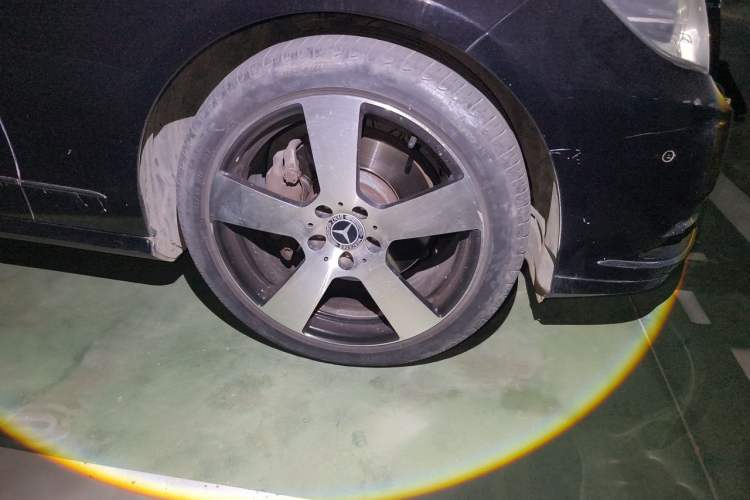 Used Mercedes-Benz E-Class 2012 E 300 L Elegant Model Right Front Wheel Hub