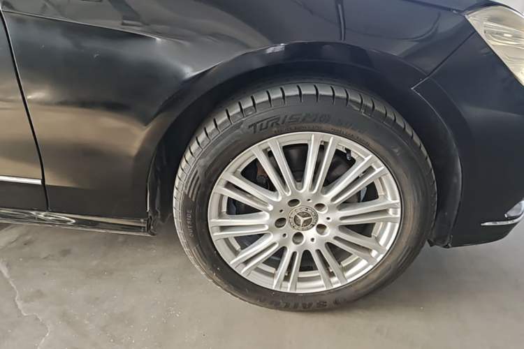 Used Mercedes-Benz E-Class 2012 E 300 L Elegant Model Right Front Wheel Hub