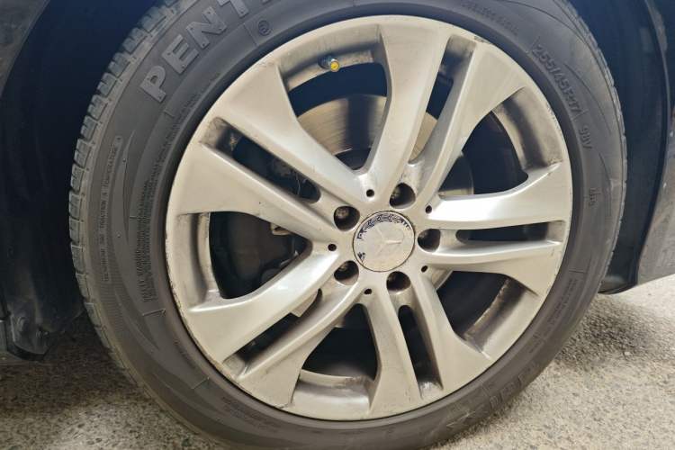 Used Mercedes-Benz E-Class  Right Front Wheel Hub