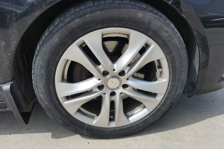 Used Mercedes-Benz E-Class 2012 E 300 L Fashion Model Right Front Wheel Hub