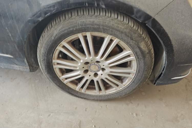 Used Mercedes-Benz E-Class 2012 E 300 L Elegant Model Right Front Wheel Hub