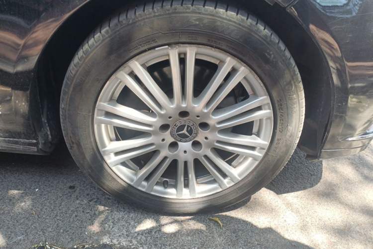 Used Mercedes-Benz E-Class 2012 E 300 L Elegant Model Right Front Wheel Hub