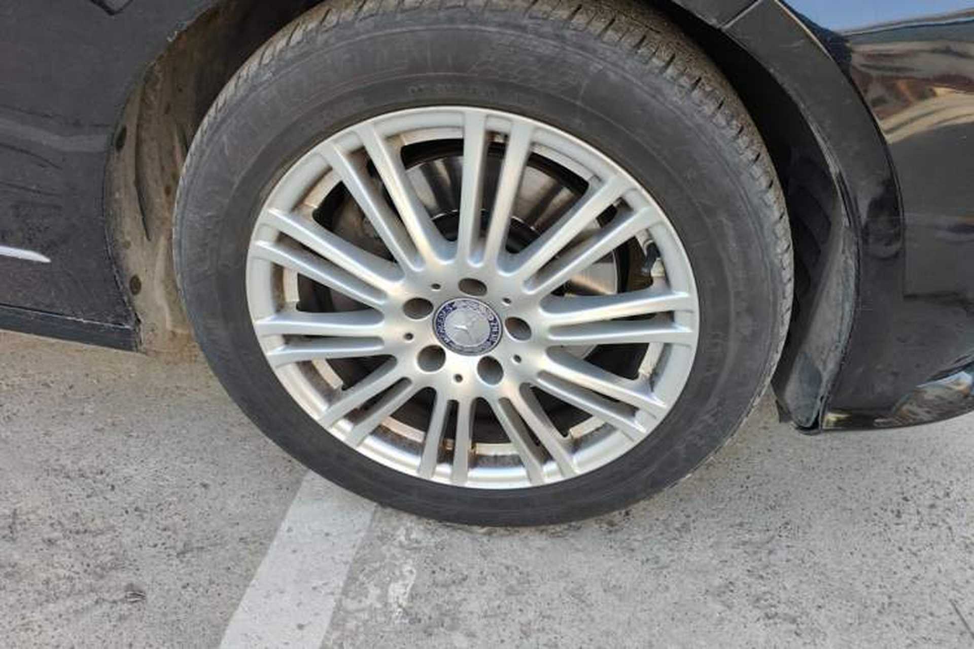 Used Mercedes-Benz E-Class 2012 E 200 L CGI Elegant Model Right Front Wheel Hub