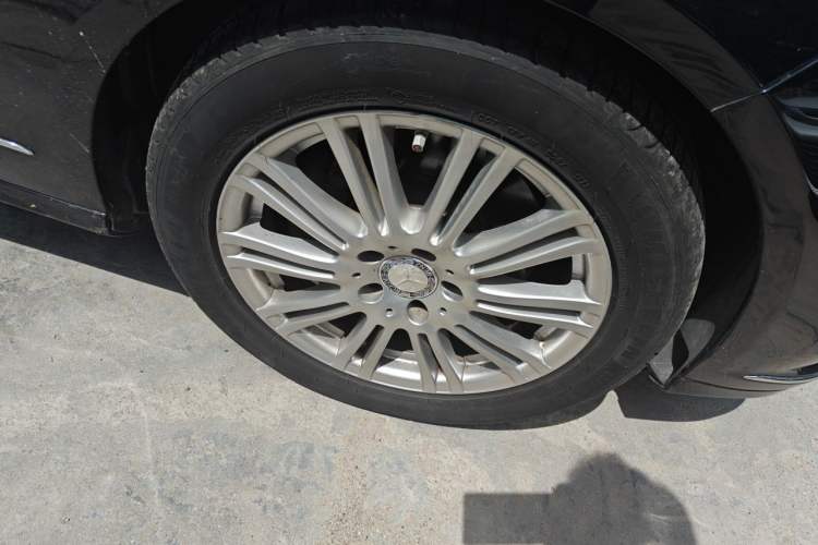 Used Mercedes-Benz E-Class 2012 E 200 L CGI Elegant Model Right Front Wheel Hub